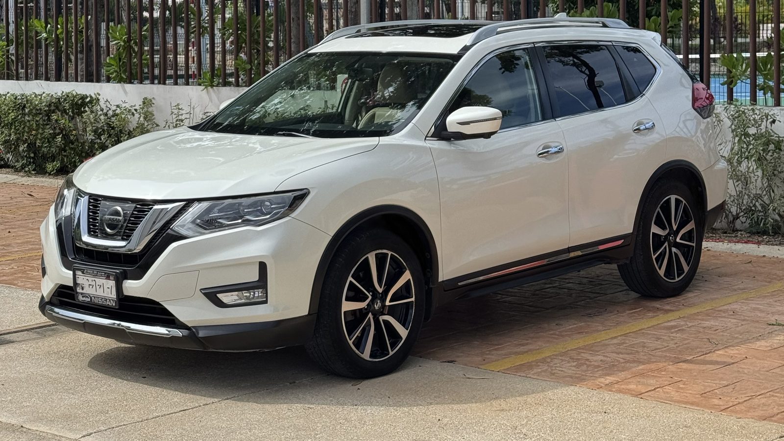 Nissan X-Trail T32 — suv / crossover available for monthly rental in the Riviera Maya, Mexico